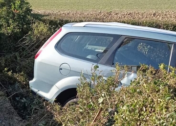 Nezgoda kod Bijeljine: "Ford" sletio u dvorište, povrijeđen vozač