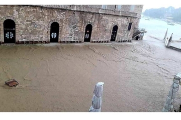 Jako nevrijeme na Hvaru: Ulice pod vodom, munja udarila u kuću