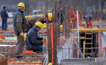 Na birou hiljade, a radnika nema