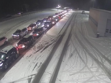 Duge kolone vozila na izlasku iz zemlje prema Hrvatskoj