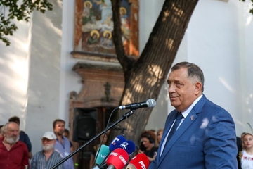 Dodik odlikovao episkopa Lukijana Ordenom Republike Srpske