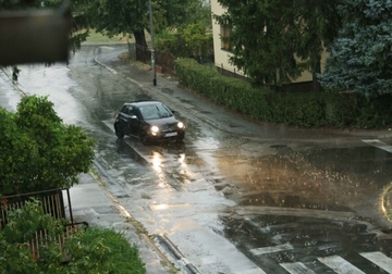 STIGLO OSVJEŽENJE Nevrijeme praćeno jakom kišom zahvatilo i Banjaluku