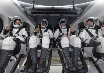BEZBIJEDAN POVRATAK Četvoro astronauta ponovo na Zemlji nakon rekordno duge misije 