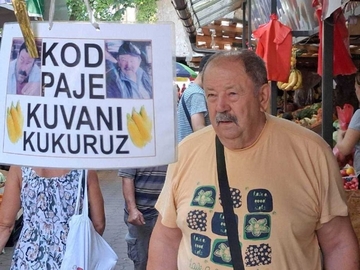Paja više od 20 godina prodaje kuvani kukuruz na bijeljinskoj pijaci: Nadimak dobio po glumačkoj legendi
