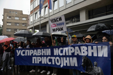 Beograd pod pritiskom: Četvrti protest opozicije "Srbija Protiv Nasilja" stigao do RTS-a u Beogradu