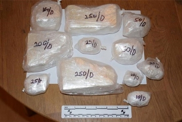 Osumnjičen da je sa ženom iz BiH krio kokain i heroin