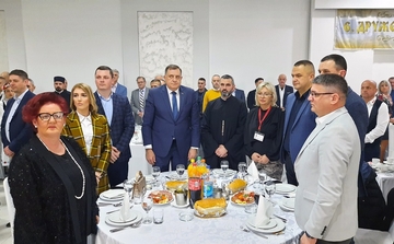 Dodik: Očuvati sjećanje i činjenice na život Srba u tuzlanskoj regiji (FOTO)