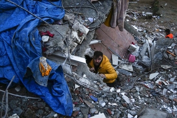 Spasioci izvukli petočlanu porodicu: Proveli pod ruševinama 129 sati