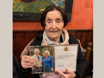 Nevjerovatna životna priča: Srpkinja u Londonu proslavila 105. rođendan – uz čestitku britanskog kralja /FOTO; VIDEO/