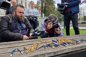 "PIŠITE VI UBUDUĆE" Novinari polomili olovke u znak protesta zbog kriminalizacije klevete