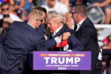 Pogledajte trenutak napada na Trampa (VIDEO)