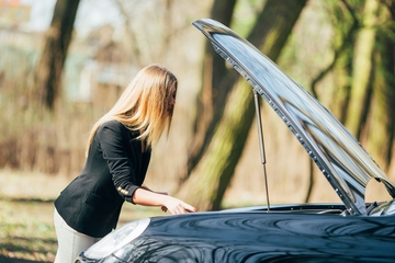 AMS RS: Šta uraditi u prvim minutama kada vam se pokvari automobil na putu?