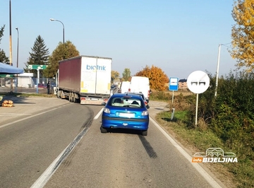 Nezgoda u Janji: Motociklista povrijeđen u sudaru s kamionom