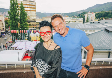 Festival se bliži kraju, ali interes za Bingovom festivalskom bazom ne jenjava: Enis Bešlagić i Amira Medunjanin posjetili Naše mjesto