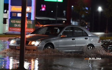 Zašto autom ne treba prolaziti kroz vodu dublju od 10 cm