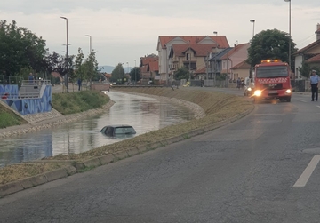 Vozilom sletio u kanal Dašnica (FOTO) 
