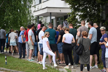 Dugi redovi ispred Policijske stanice Lazarevo u Banjaluci, građani prijavljuju štetu 