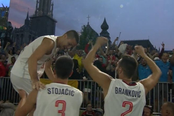 Srbija pobijedila Ameriku u 3x3 basketu na Olimpijadi: Proslava uz Nadu Topčagić /VIDEO/