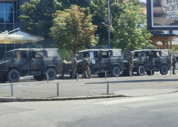 Više vozila EUFOR-a parkirano u centru Bijeljine (FOTO)