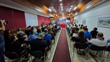 Dodali smo plavu boju na svaki trg u Republici Srpkoj"-održana velika javna tribina i predstavljanje kandidata Ujedinjene Srpske u Derventi.