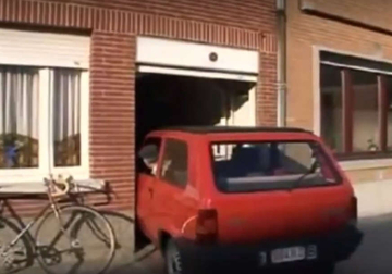 Iz auta direktno u dnevni boravak> Deka objasnio kako se parkira u malu garažu i nasmijao sve