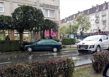 Bijeljina: U udesu u centru lakše povrijeđen vozač "volva" 