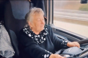 Baka Rosa je najstarija vozačica kamiona: Vozi "lađu" od 40 tona (VIDEO)