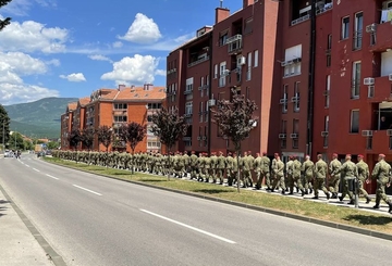 Sahranjen dječak kojeg je otac zaboravio u autu, na sahranu došla vojska