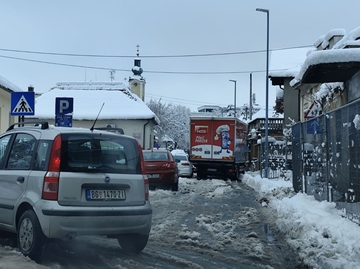 Kamion zakačio auto i izazvao kolaps u Bijeljini (FOTO)