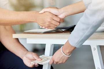 Kupio stan i automobile, ne trošeći platu: USKOK razotkrio milionsku pljačku u Zagrebu