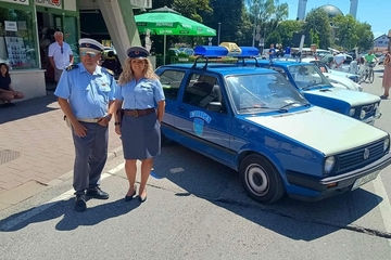 Sanski Most u znaku oldtajmera: Pahorovi donijeli duh jugoslovenske milicije