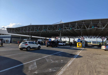 AMS: Novi most u Gradišci preuzeo saobraćaj, zadržavanja na granicama do 30 minuta