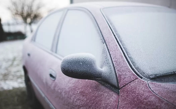 Kako očistiti zaleđeni automobil