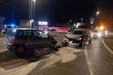 Ušla u kružni tok u suprotnom pravcu pa se sudarila sa pijanim vozačem