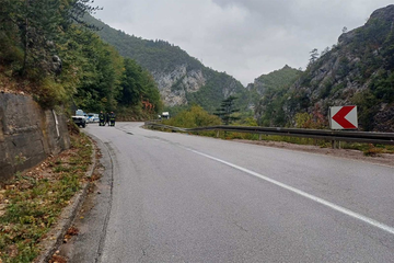 Užas kod Višegrada: Poginule dvije žene, reno klio sletio u kanjon (FOTO)