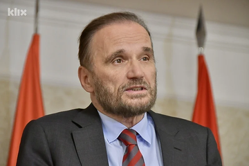 Nobilo: Važno da se Šmit pojavi u sudu