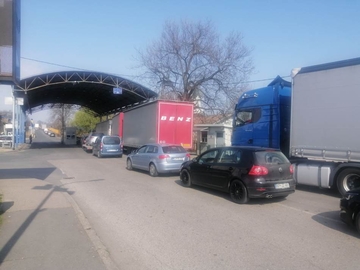 Ništa od blokade granice u Gradišci: Prevoznici vozili kružnim tokom, pa prekinuli protest