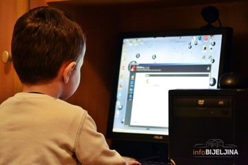 Edukacija o opasnostima na internetu potrebna i djeci i odraslima: I roditelji “izgubljeni” u virtuelnom svijetu