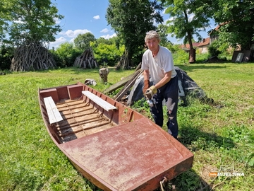 Svetislav Miljković iz Balatuna napravio više od 1.000 čamaca! (FOTO)