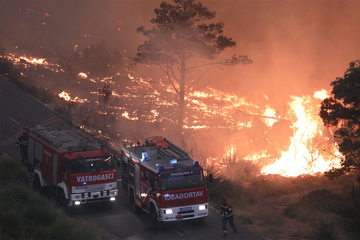 Dramatično u Hrvatskoj: Vatra se širi prema Nacionalnom parku Krka, zahvatila kuće