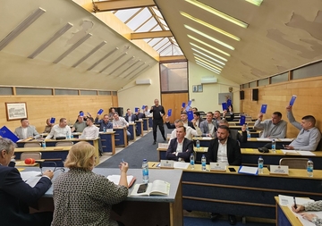 Ugljevik nagrađuje najbolje: Povelja Crkvenoj opštini, medalje učenicima generacija