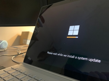 Microsoft zatvara sve rupe: Windows 11 više nećete moći da instalirate bez interneta i naloga