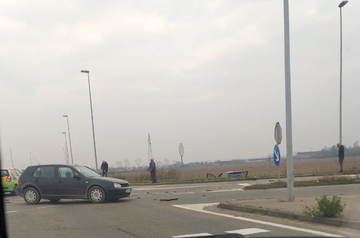 Sudar na obilaznici kod Bijeljine, vozilo završilo u njivi