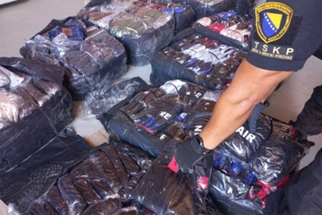 Oduzeta veća količina odjeće i obuće vrijednosti 176.000 KM