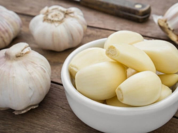 Bijeli luk stavljala sedam dana ispod jastuka: Zauvijek rješila problem koji mnoge muči