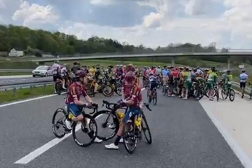 Prekinuta biciklistička trka Beograd - Banjaluka, palo 60 biciklista