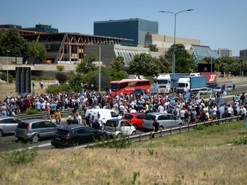 Radnici "Fijata" blokirali auto-put