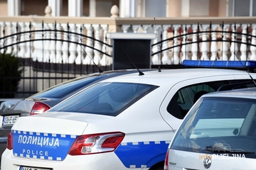 Okršaj zbog kapije u Šekovićima: Nasrnuo na komšiju sjekirom, pa dobio dva udarca lopatom