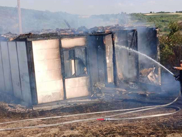 Požari na KiM: Uništena ambulanta, izgorjele kuće povratnika