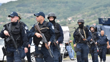 Albanci preuzimaju vlast u Sjevernoj Mitrovici, zgrada opštine okupirana